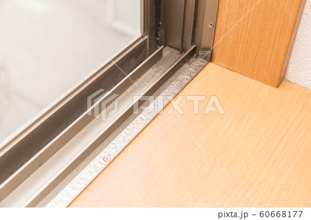 窓の結露 60668177