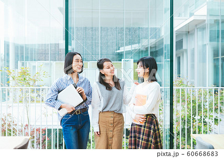女子大生グループ 撮影協力「近畿大学」 女子大生グループ 撮影協力「近畿大学」 60668683