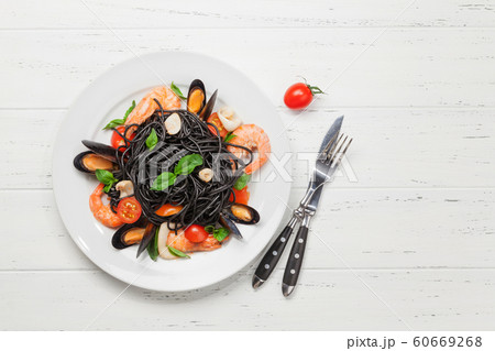 Black seafood spaghetti pasta 60669268