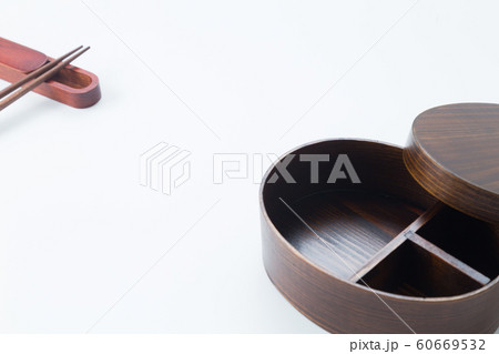 お弁当箱 60669532