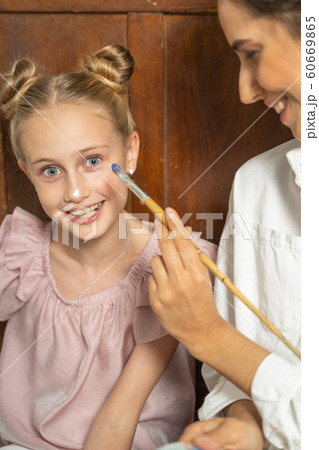 Caucasian pretty mother having fun with her little daughter 60669865