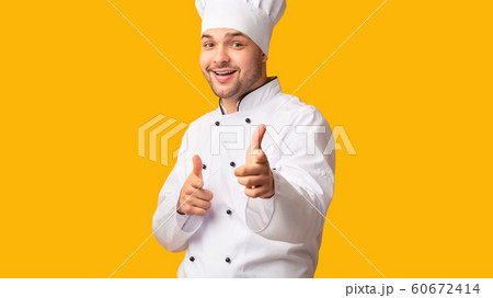 Positive Chef Guy Pointing Fingers Posing In Studio, Panorama Positive Chef Guy Pointing Fingers Posing In Studio, Panorama 60672414