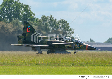 スウェーデン空軍サーブSk37ビゲン着陸逆噴射 スウェーデン空軍サーブSk37ビゲン着陸逆噴射 60686274