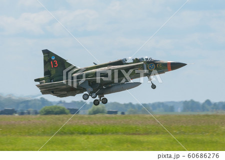 スウェーデン空軍サーブSk37ビゲン離陸 スウェーデン空軍サーブSk37ビゲン離陸 60686276