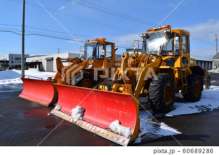 待機中の除雪車 待機中の除雪車 60689286