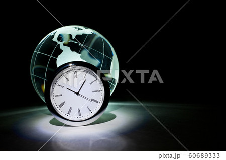 Globe and clock 60689333