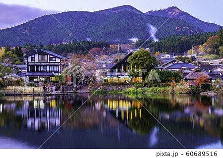 大分県の観光スポット 美しい金鱗湖の写真素材