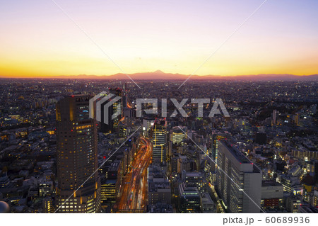 富士山と渋谷の街並み トワイライト 2019年12月 富士山と渋谷の街並み トワイライト 2019年12月 60689936