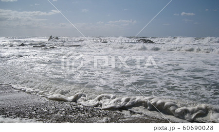 荒れる日本海と波飛沫と波の花 荒れる日本海と波飛沫と波の花 60690028