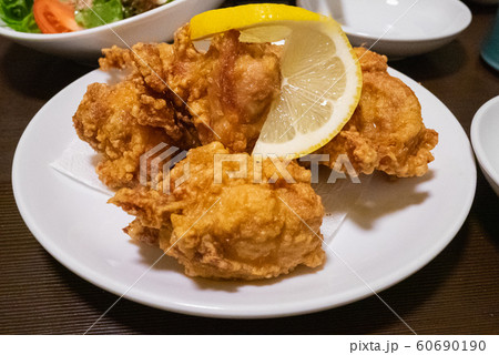 北海道名物ザンギ（から揚げ）のジューシー鶏肉料理 60690190