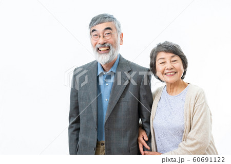 老夫婦　シニア　シルバー世代　おじいさんとおばあさん 60691122