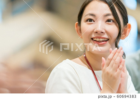 働く女性 60694383