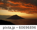 八丈小島の夕焼け 60696896