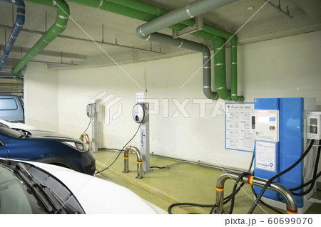 Smart mobility life concept, young man using an electric car, electric vehicle 253 Smart mobility life concept, young man using an electric car, electric vehicle 253 60699070