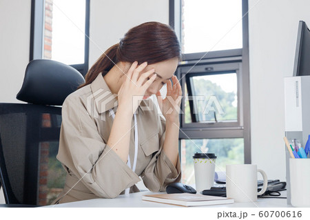 Business people concept, working and discussing together in office 077 60700616