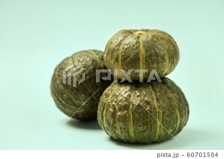 Autumn harvest time, fresh pumpkin and chestnut 141 Autumn harvest time, fresh pumpkin and chestnut 141 60701584