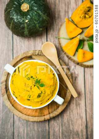 Autumn harvest time, fresh pumpkin and chestnut 178 Autumn harvest time, fresh pumpkin and chestnut 178 60701588