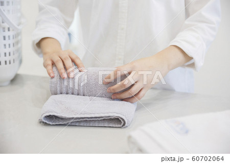 Close up of a lady hands, Daily life 108 60702064