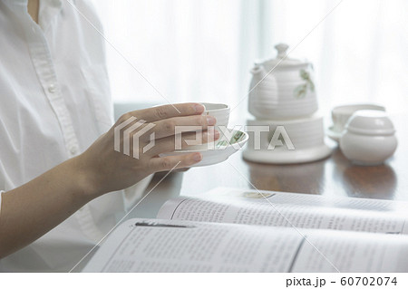 Close up of a lady hands, Daily life 102 60702074