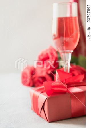 Romantic red gift, champagne, red roses. Love. 60707895