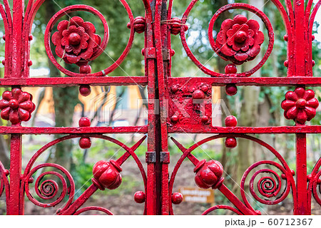 イギリス　リバプール　孤児院ストロベリーフィールドの門 60712367