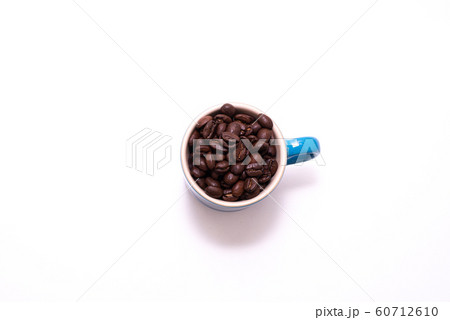 Coffee mug filled up with coffee beans 60712610