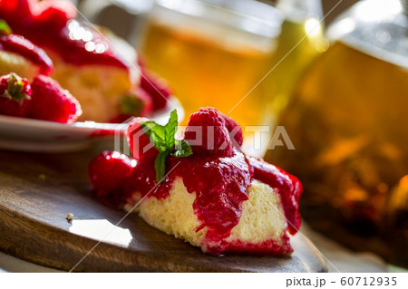 Cheesecake with raspberry sauce 60712935