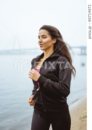 Sporty young woman enjoying nature in the morning 60714971