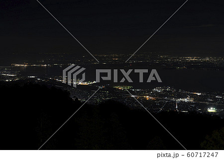 比叡山延暦寺より望む琵琶湖の夜景 60717247