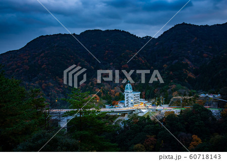 三重県 紅葉の湯の山温泉 夜景 湯の山かもしか大橋 三重県 紅葉の湯の山温泉 夜景 湯の山かもしか大橋 60718143