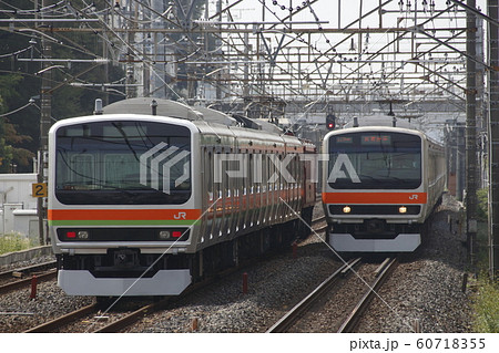 元総武線E231系車両同士の並び（八高線×武蔵野線） 60718355