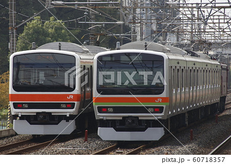 元総武線車両同士の並び 60718357