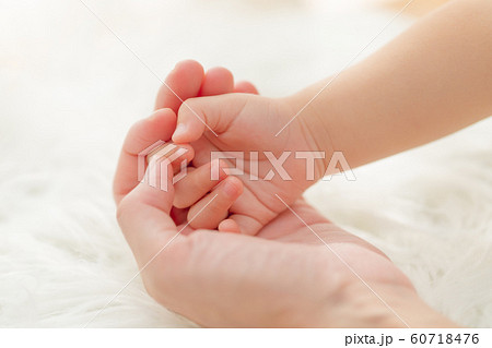 赤ちゃんの手 赤ちゃんの手 60718476