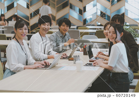 ミーティング　会社員 60720149