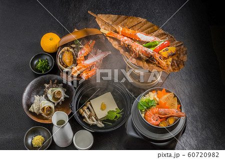 日本食　海産物料理　Typical Japanese food, seafood platter 60720982