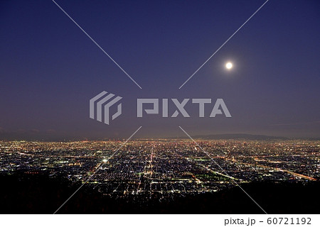 生駒山からの満月と夜景 60721192