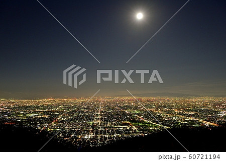 生駒山からの満月と夜景 生駒山からの満月と夜景 60721194