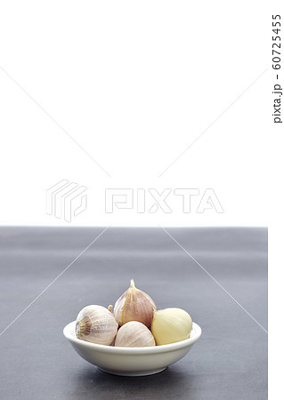 closeup from chinese bulb garlics closeup from chinese bulb garlics 60725455