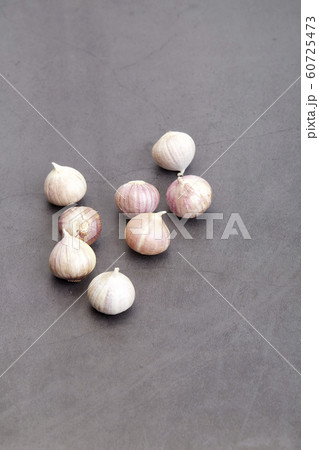 closeup from chinese bulb garlics closeup from chinese bulb garlics 60725473
