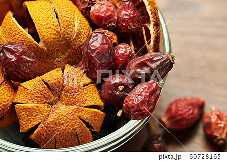 dry dogrose and tangerine in a vase on wooden dry dogrose and tangerine in a vase on wooden 60728165
