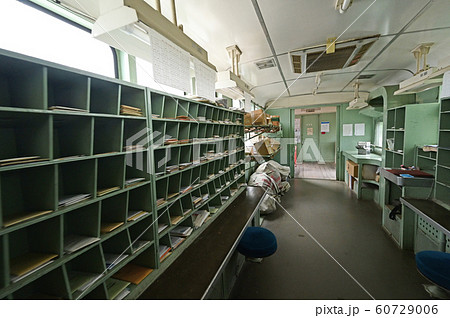 能登中島駅の郵便車「オユ10 2565」車内 60729006