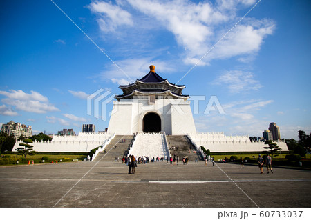 台湾_台北_中正紀念堂の昼間の景色 60733037