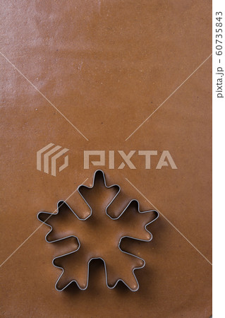 Raw dough for gingerbread cookie and cutter 60735843