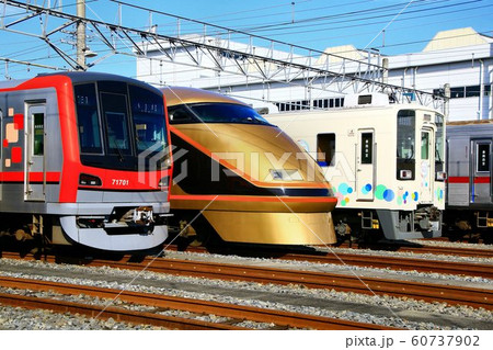 日比谷線へ直通乗り入れする70000系 60737902