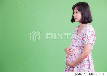 Profile view of beautiful Asian pregnant woman Profile view of beautiful Asian pregnant woman 60738354