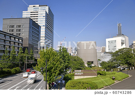 日本の東京都市景観 九段下駅前の昭和館などを望む 60743286
