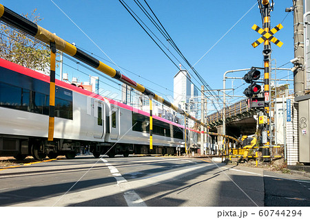 東京都渋谷区の青山街道踏切 60744294
