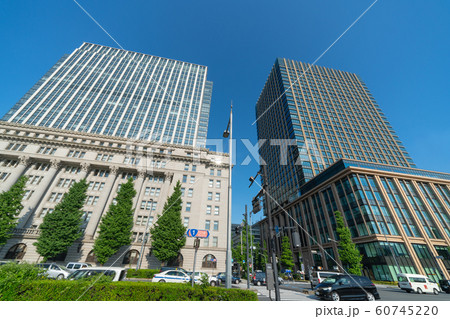 日本の東京都市景観　「馬場先門」前のオフイスビルなどを望む 60745220