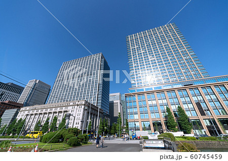 日本の東京都市景観　「馬場先門」前のオフイスビルなどを望む 60745459