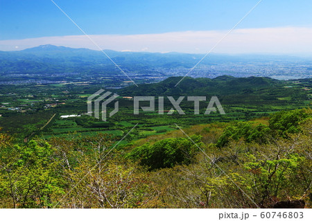 春　岩手山登山道からの風景　霊峰早池峰　遠景 60746803